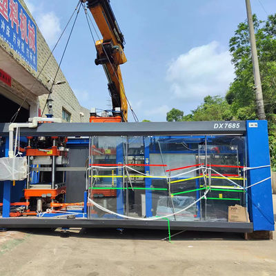 Digunakan Otomatis Tiga Stasiun Vacuum Forming Machine Untuk Pet Makanan Kontainer