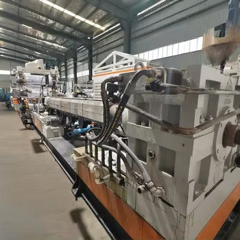 Mesin Ekstrusi Plastik dengan Panjang Sekrup 33 1 yang dapat disesuaikan dengan Sistem Kontrol PLC