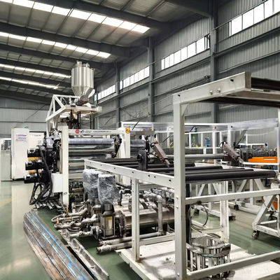 Extruder Plastik Kapasitas Tinggi Dengan Sekrup dan Die Disesuaikan Dikendalikan Dengan Sistem PLC