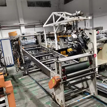 Mesin ekstrusi plastik serbaguna dengan sistem pendinginan air dan desain sekrup yang disesuaikan